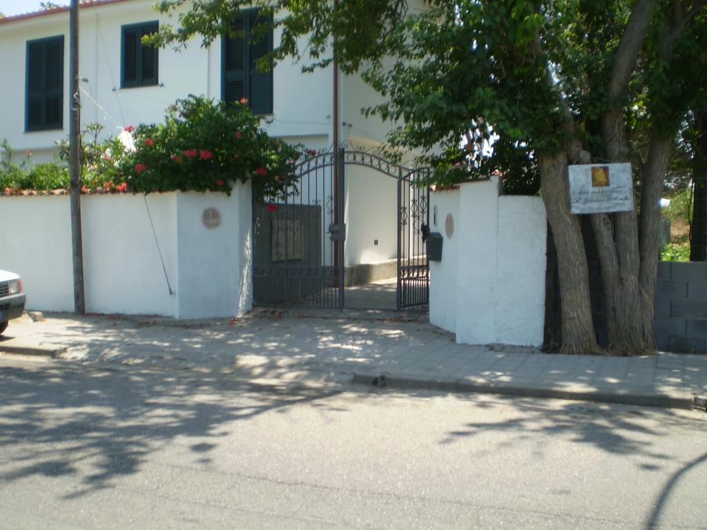 Il Giardino Di Emilio Acomodação com café da manhã Marrùbiu Quarto foto